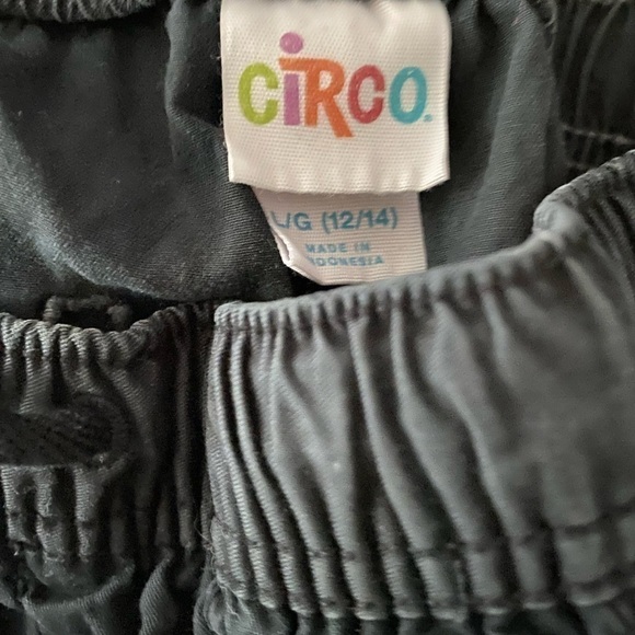 CIRCO JUNIORS LONG BLACK CARGO PANTS SIZE 12/14 - Picture 3 of 4